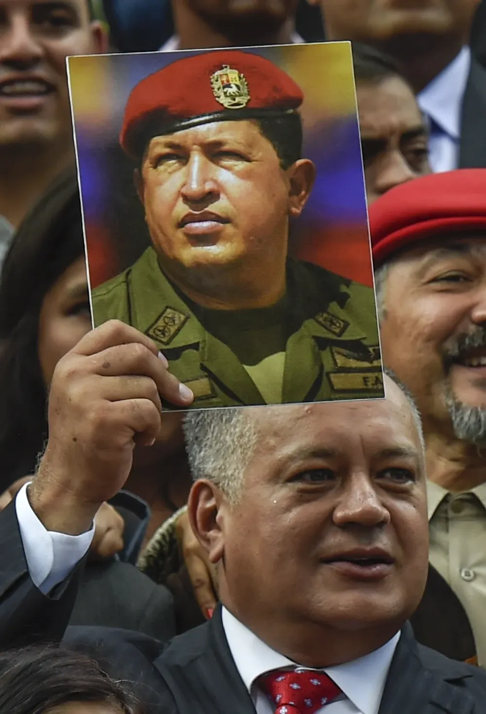 Cabello es fiel defensor del legado de Hugo Chávez, al que acompañó en el fallido golpe de Estado de 1992.