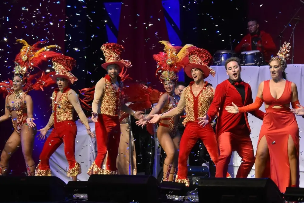 La revista Madame Gótica en la primera rueda del concurso en el Ramón Collazo