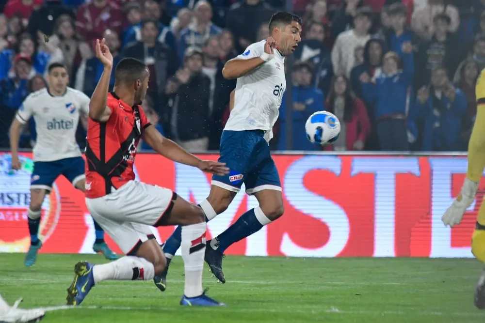 Luis Suárez en su regreso a Nacional