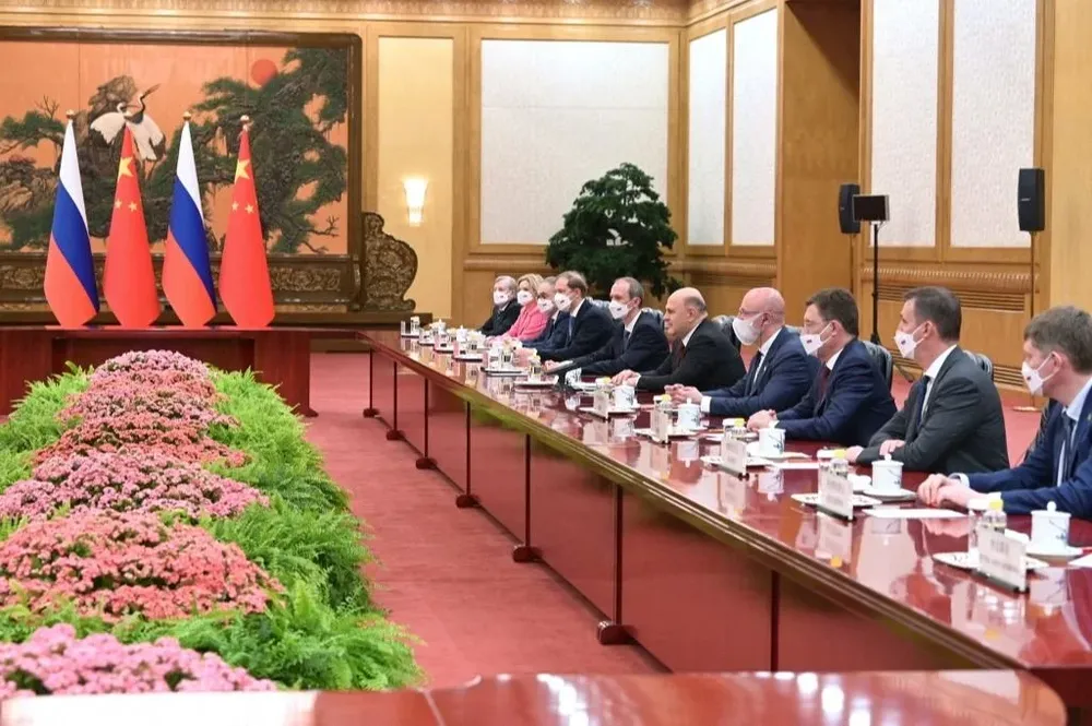 Cumbre entre el presidente chino, Xi Jinping, y el primer ministro ruso, Mijail Mishustin