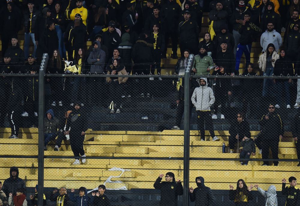 Los alambrados del Campeón del Siglo ya no tienen banderas colgadas y los hinchas pueden ver la cancha desde cualquier sector de las tribunas