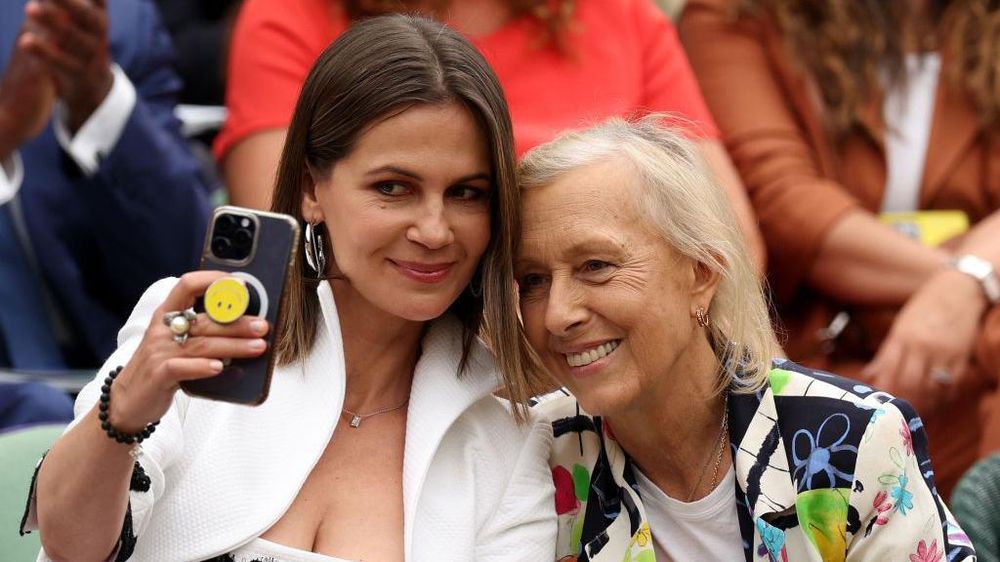 Navratilova sigue viviendo en EE.UU. con su esposa, la modelo Julia Lemigova
