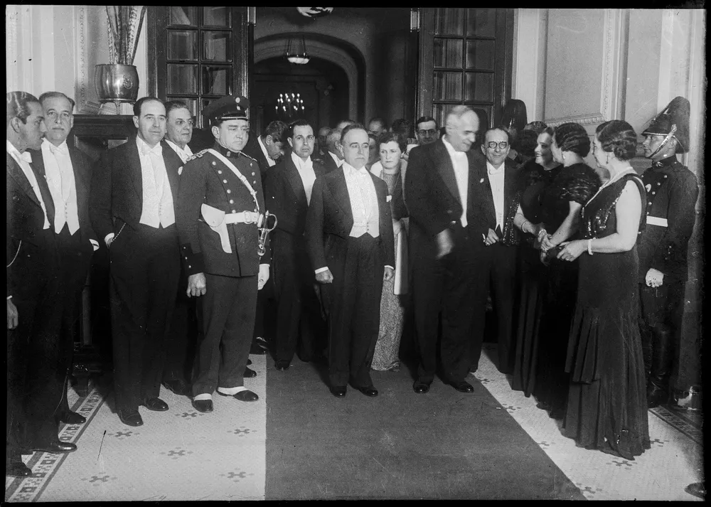 Recepción al presidente de Brasil, Getúlio Vargas, en junio de 1935. Luis Alberto de Herrera es el segundo por la izquierda, Getúlio Vargas está al centro y, a su lado, Gabriel Terra