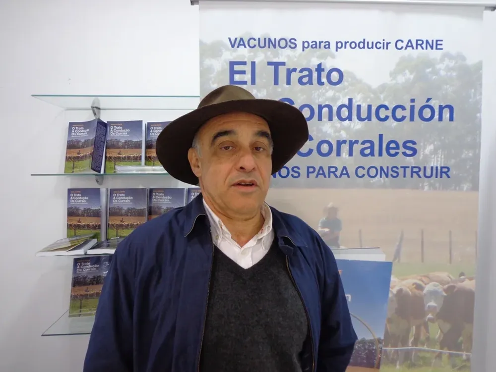 Eduardo Deal en el stand de Uruguay en Esteio