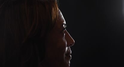 Diez horas de llamadas, pizza de anchoas y una charla con su pastor: cómo vivió Kamala Harris sus horas decisivas