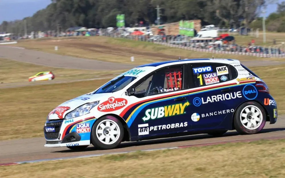 Fernando Rama (Peugeot 208) reaccionó a tiempo al vencer de punta a punta en Mercedes.
