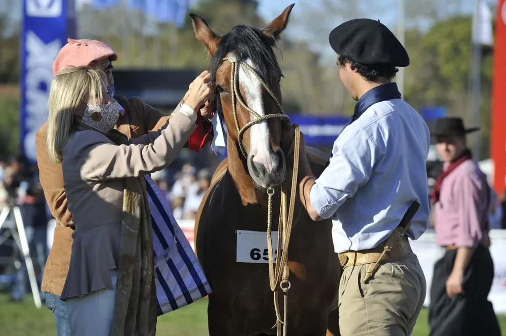 Argimón coronó a la Gran Campeona de la raza Criollos.