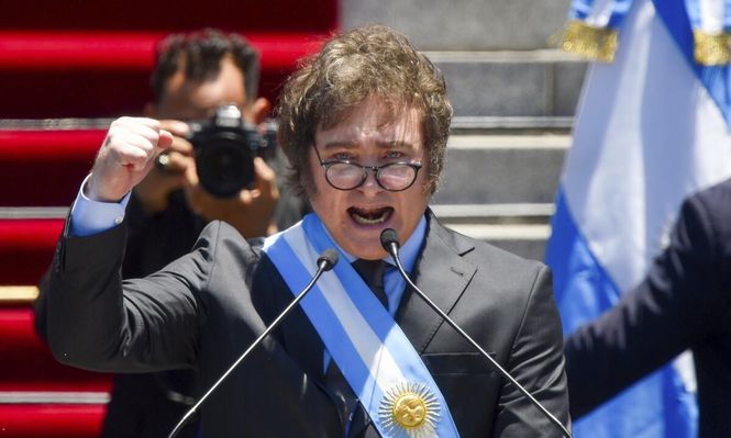 Dos años de gestión de Javier Milei: aprobación popular, desafíos y cambios en la opinión pública