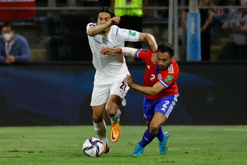 Cavani frente a Chile