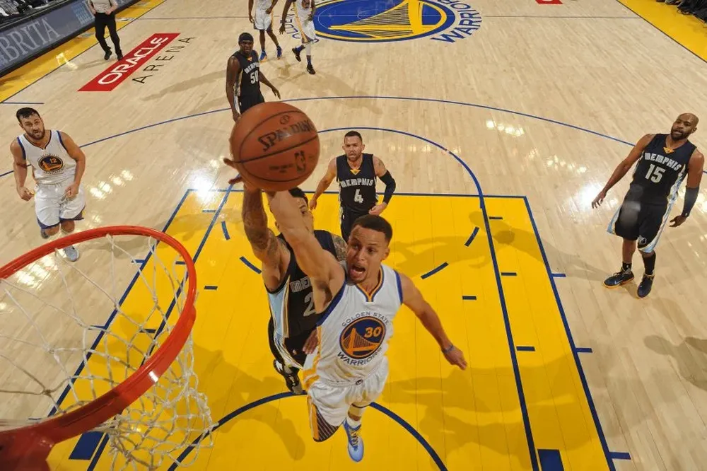 Curry es la estrella de un equipo que rompió muchas marcas