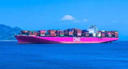 Uno de los barcos de ONE