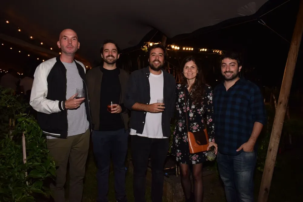 Nacho Jaunsolo, Nacho Elola, Juan Manuel Apolo, Mariana Franco y Santiago Pérez