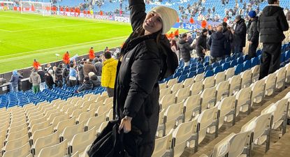 Mina Bonino en la tribuna del Etihad