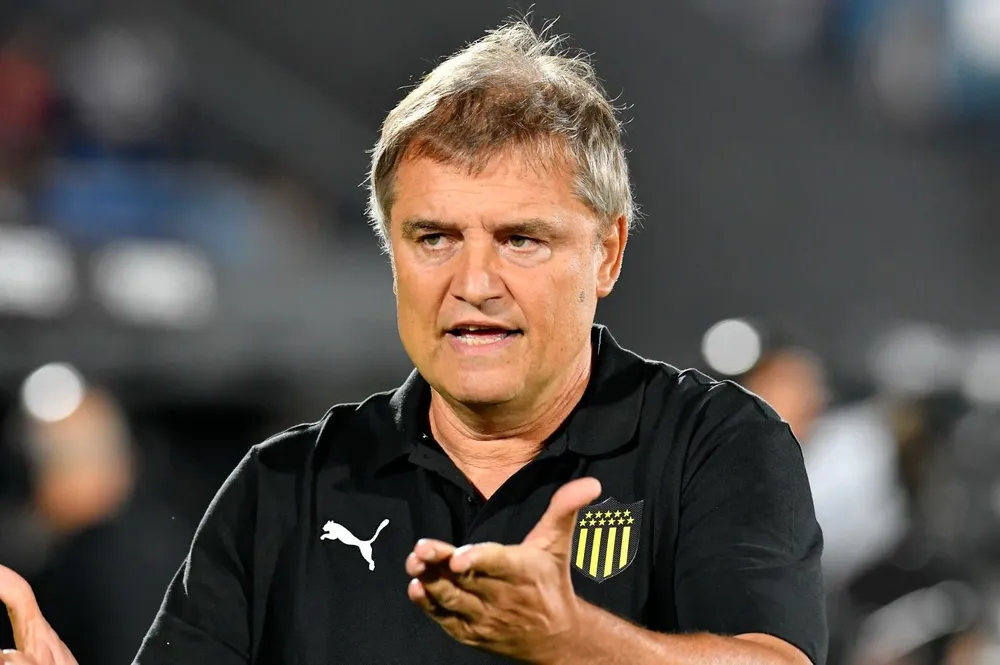 Aguirre manda algunos cambios ante Racing