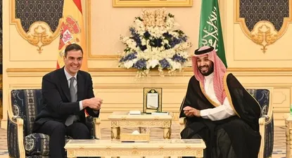 Sánchez y el príncipe heredero de Arabia Saudí Mohamed bin Salmán,