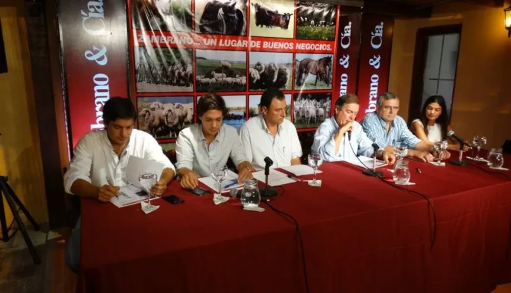 El remate se presentó en una conferencia realizada en las oficinas de Zambrano & Cía