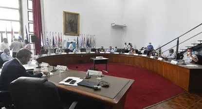 El cruce entre Orsi y Lafluf, y la reunión a puertas cerradas que selló el humo blanco por jornales solidarios