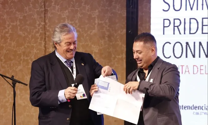 El intendente Antía anunció la donación en el Summit Pride Connection.