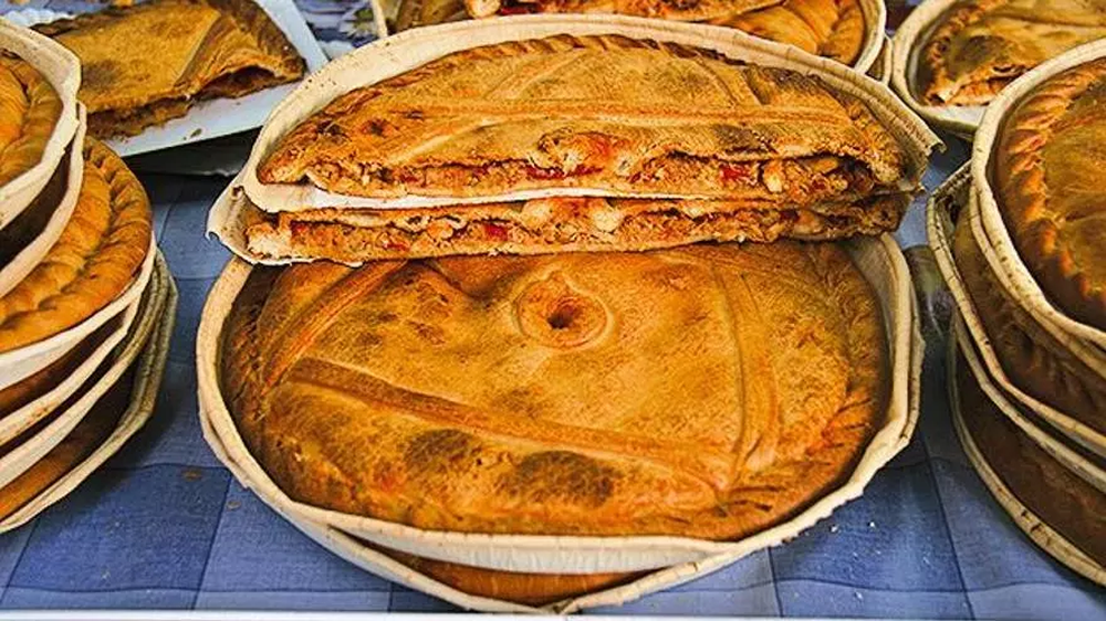 La empanada gallega, un manjar que viene de la Edad Media y reina en Galicia.