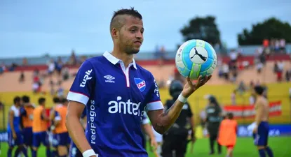 El Diente muestra su trofeo