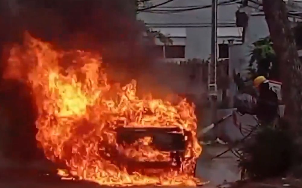 Auto eléctrico se incendió en Buceo: no dejó heridos