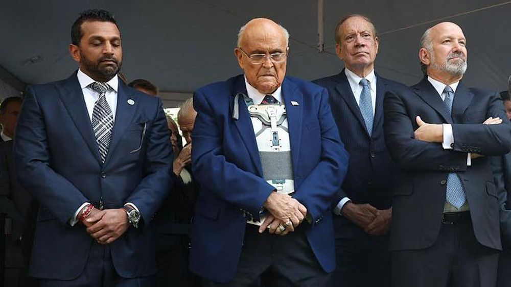 Giuliani y miembros de la administración Trump en un evento en honor a los fallecidos el 11 de septiembre del año pasado.