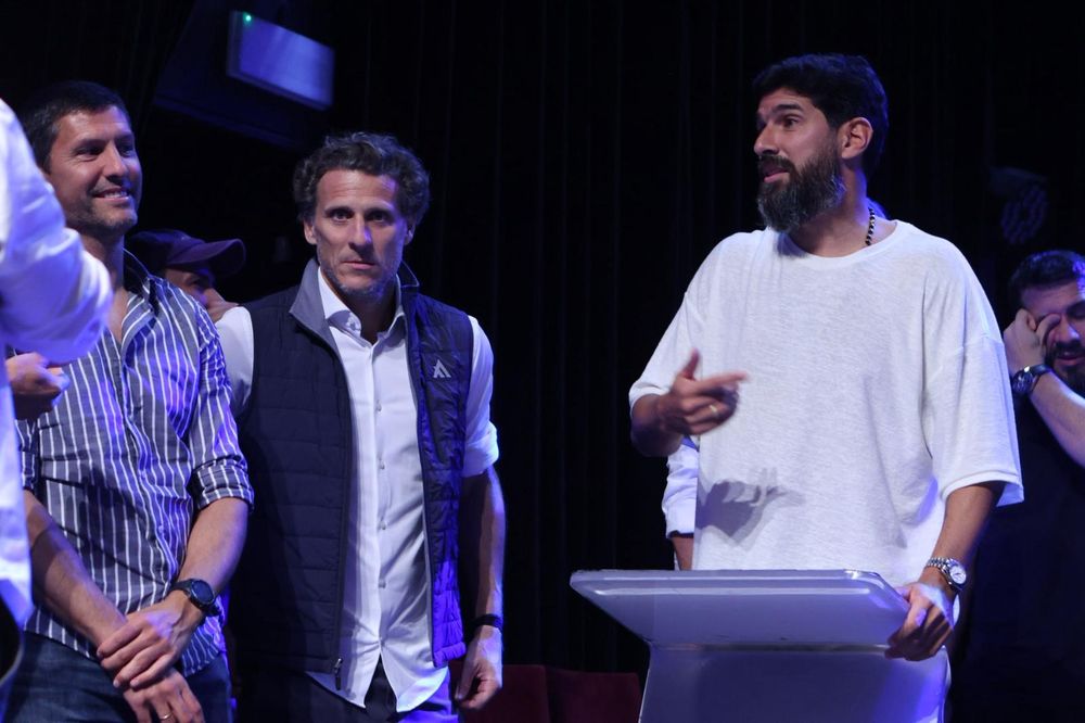 Ignacio González, Diego Forlán y Sebastián Abreu