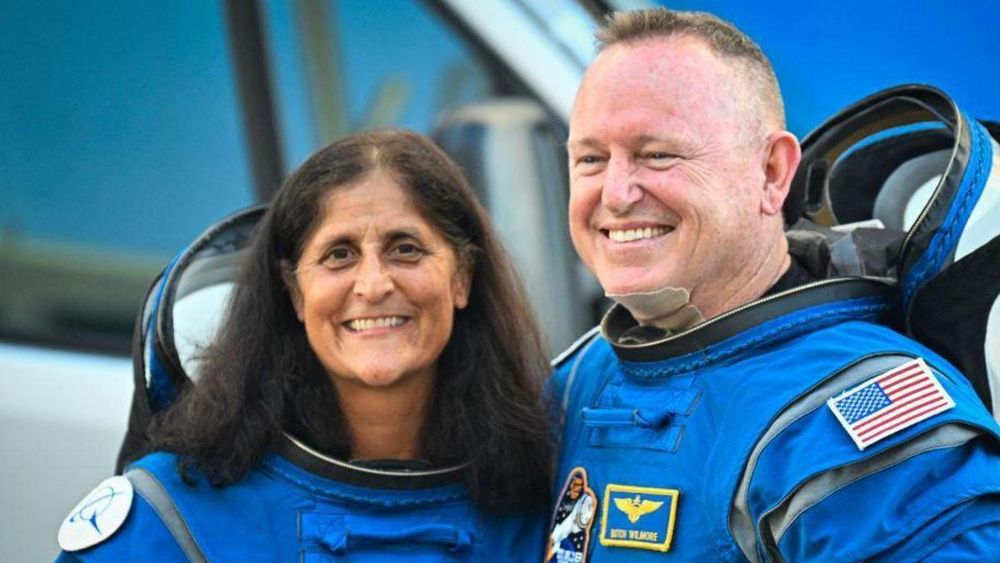 Williams (i) y Wilmore (d) tendrán que pasar varios meses más de lo previsto en el espacio.