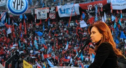 Fernández promulgó la ley de expropiación de YPF