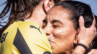 Wendy Carballo celebra el 1-0 de Peñarol ante Nacional en el clásico del fútbol femenino