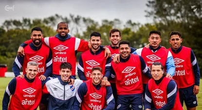 Los ganadores del fútbol informal de Nacional de este domingo, antes del partido con Miramar Misiones