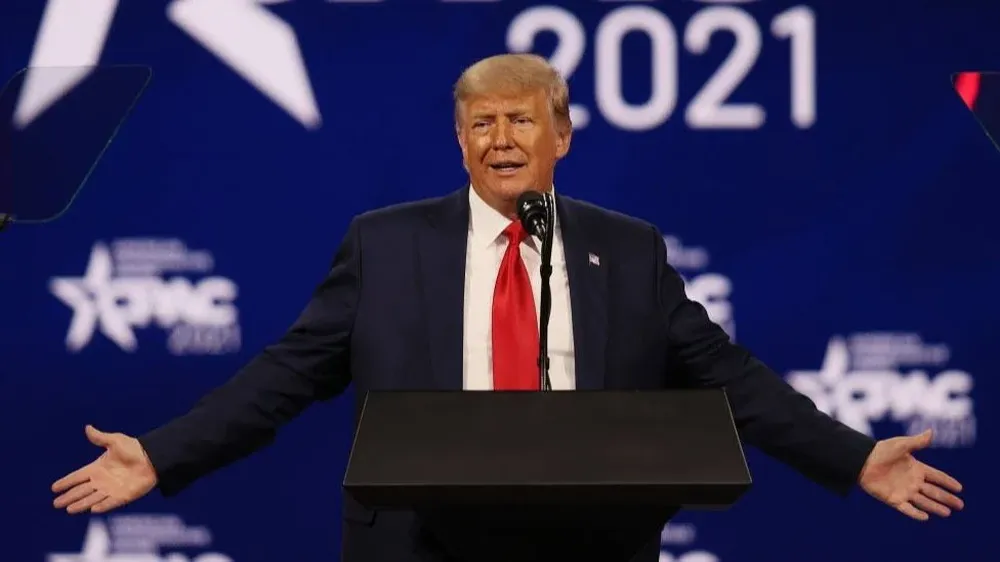 Donald Trump fue suspendido de Facebook e Instagram por dos años