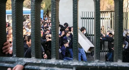 Protestas callejeras jaquean al presidente Rouhaní