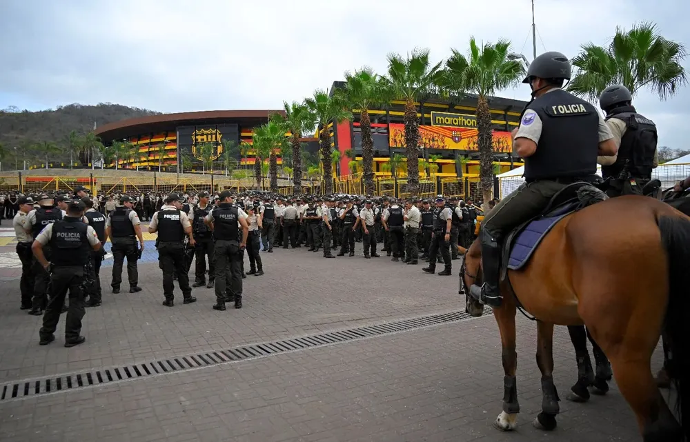 El estadio Monumental rodeado