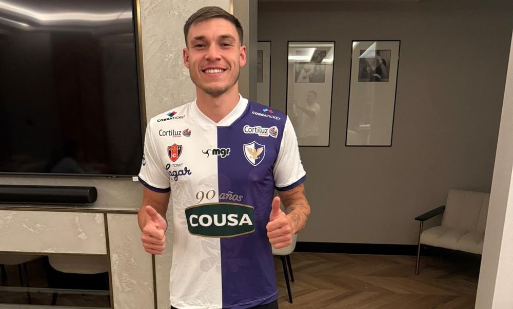 La foto de Manuel Ugarte con la camiseta de Fénix