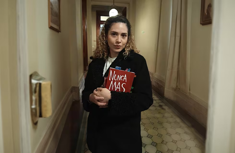 La visita a Astiz: habló Lourdes Arrieta y la Iglesia mostró malestar con el sacerdote que promovió el encuentro