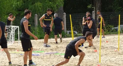 Matías Mier, parado a punto de iniciar el ejercicio, se sumó a los entrenamientos