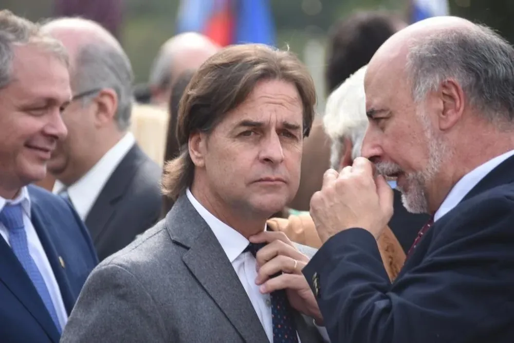 Lacalle no dio discurso, pero habló en rueda de prensa.