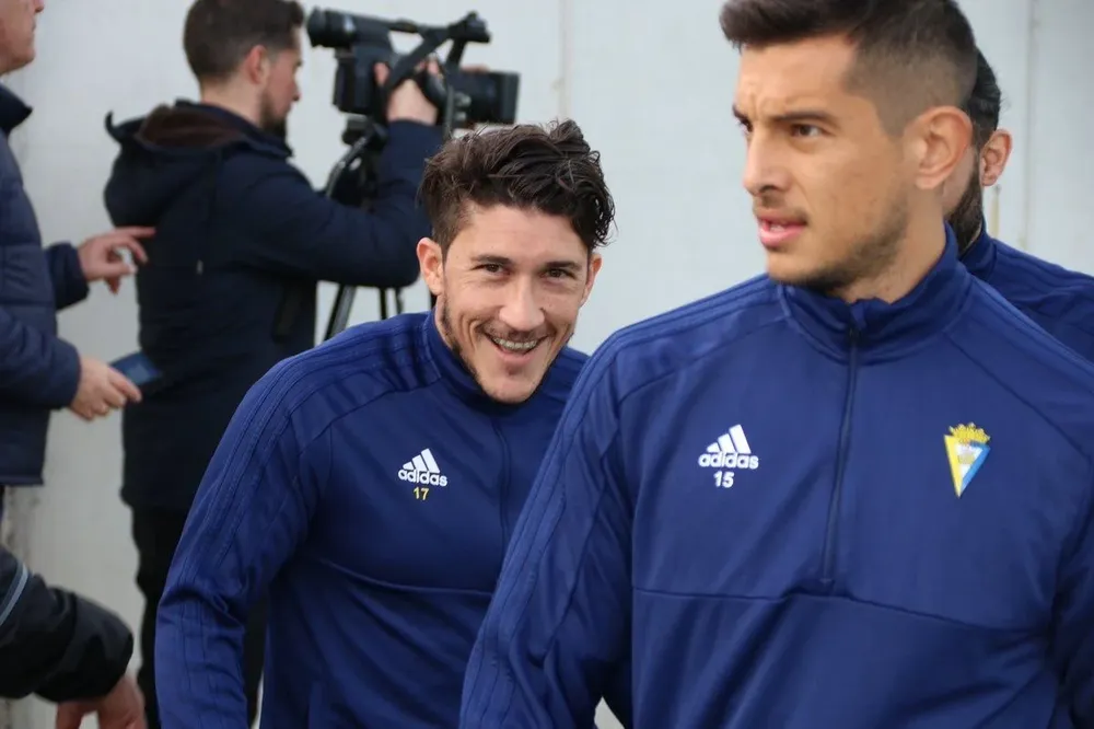 Alfonso Espino en su primer entrenamiento en Cádiz