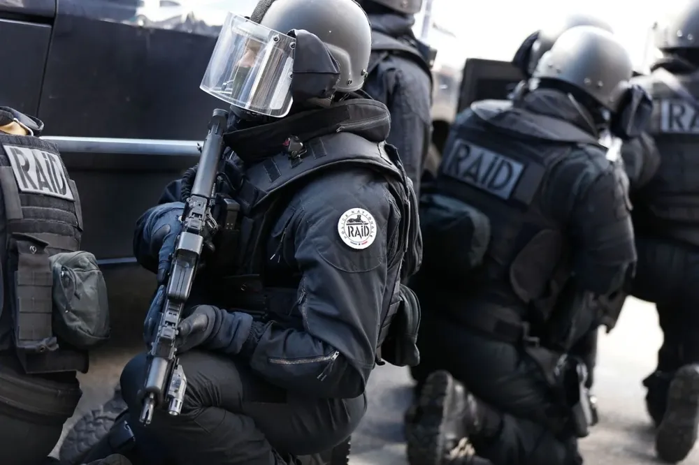 La fiscalía de Marsella informó en un comunicado que dispuso la custodia policial a los cinco agentes a petición de un juez de instrucción en el marco de una investigación abierta el 4 de julio.