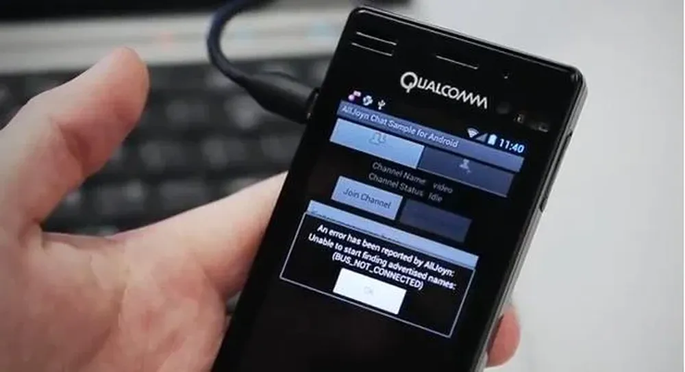 AllJoyn, de Qualcomm, es una plataforma de software de código abierto compatible con sistemas operativos móviles como Android, Windows e iOs, que permite a los dispositivos interactuar entre sí de forma directa