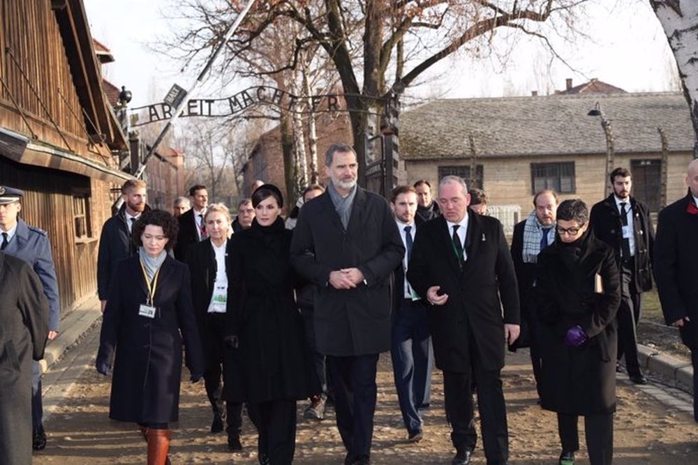 El Rey Felipe VI de España, durante la visita al campo de concentración de Auschwitz en los 75 años de su liberación.