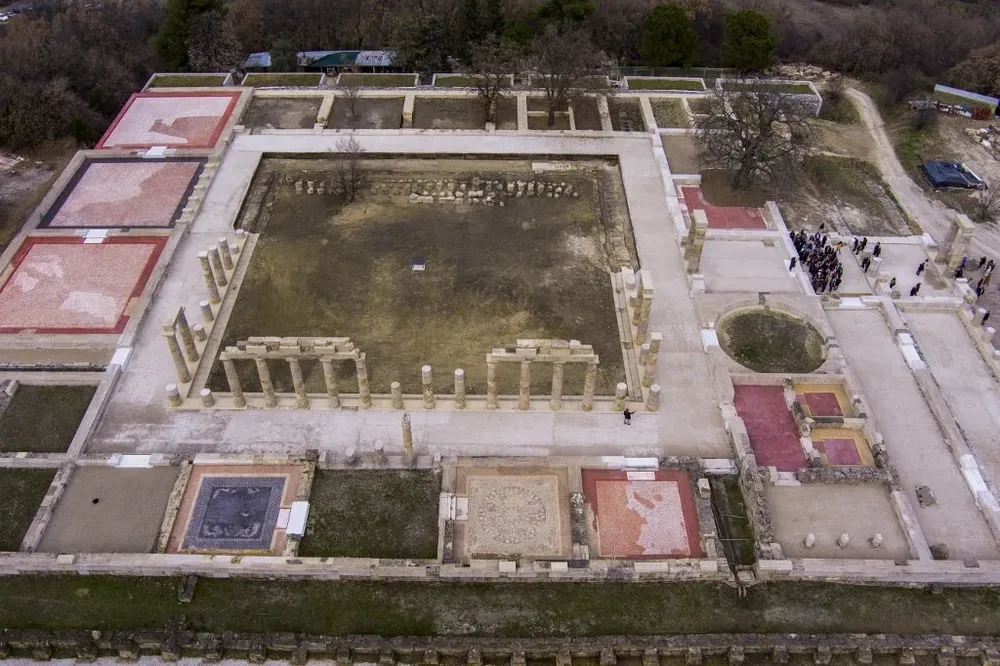 El complejo ocupa 15.000 metros cuadrados cerca de la localidad griega de Vergina.