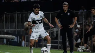 Diego Aguirre en su primer partido como tétnico de Olimpia de Paraguay