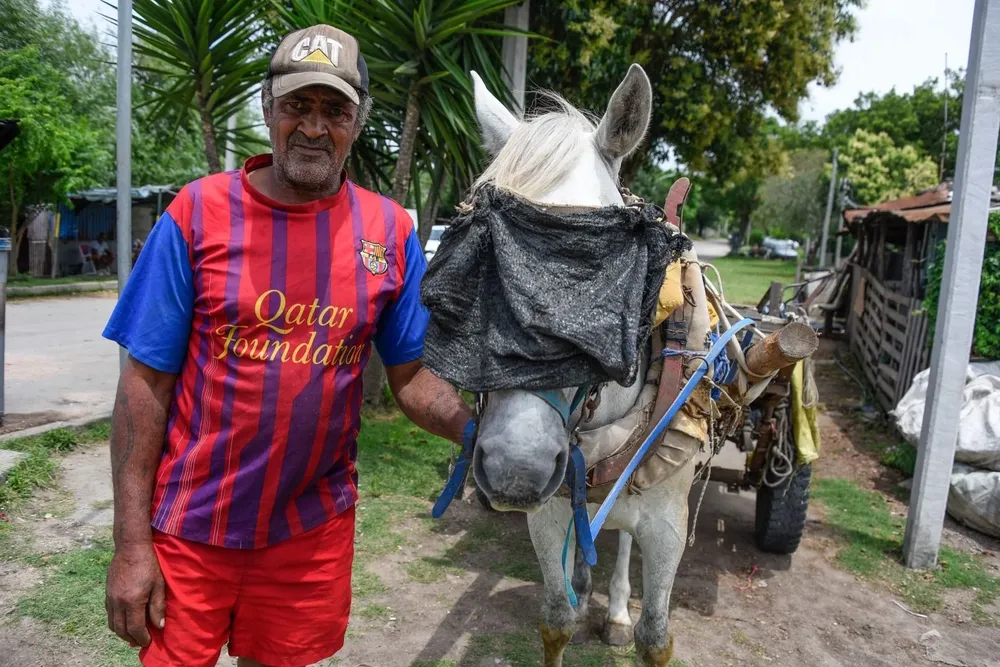 Dejó la escuela y jamás aprendió a leer