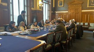 Damnificados de Conexión Ganadera ante los senadores de la Comisión de Hacienda