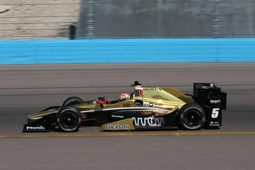 El equipo Schmidt Peterson busca pilotos y Urrutia está en la lista