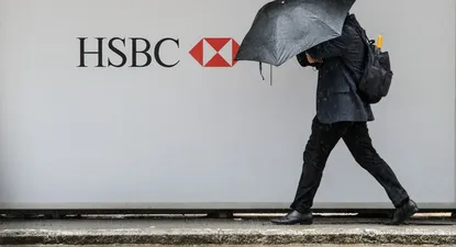 HSBC lanza llamado laboral