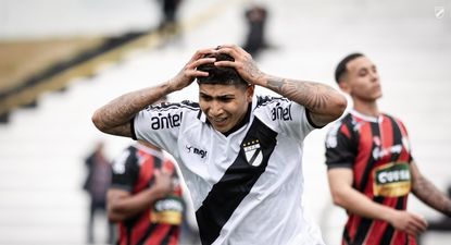 Mateo Peralta de Danubio, celebra su gol en la hora ante Fénix para la victoria 1-0 en el debut del Torneo Clausura