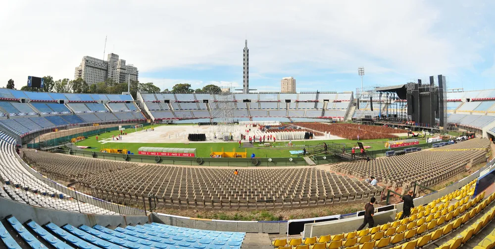 Durante el viernes se llevó a cabo el armado del escenario y plateas